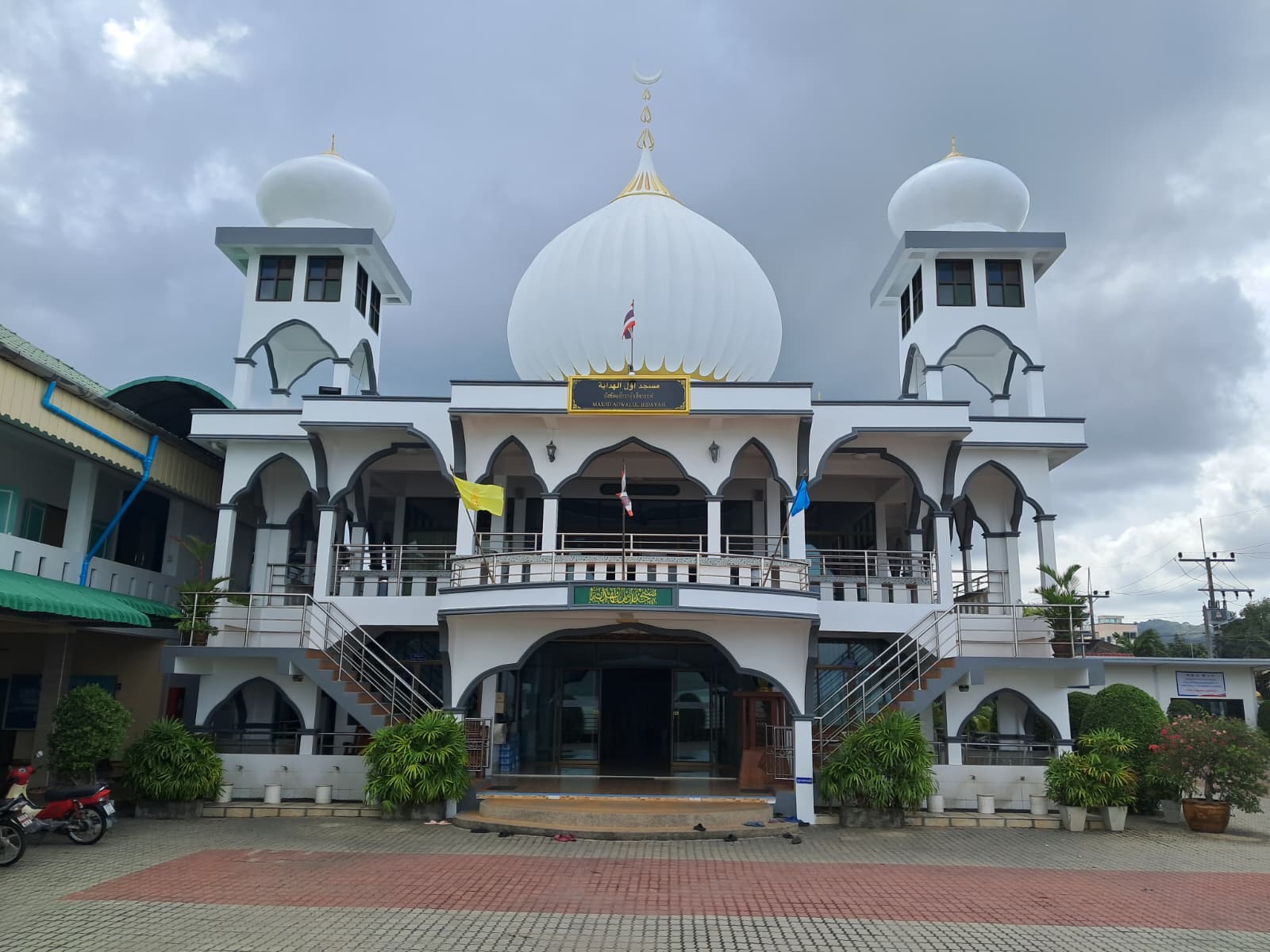 tour-listing-details-slide