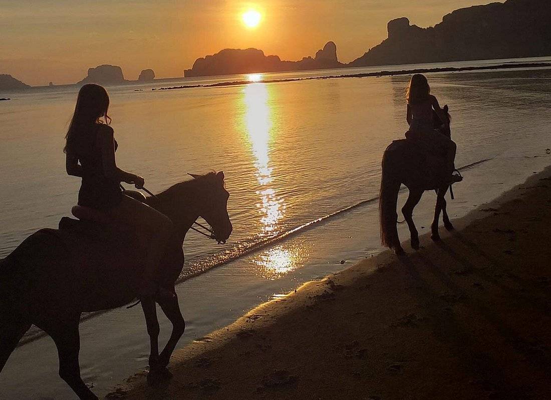 tour-listing-details-slide