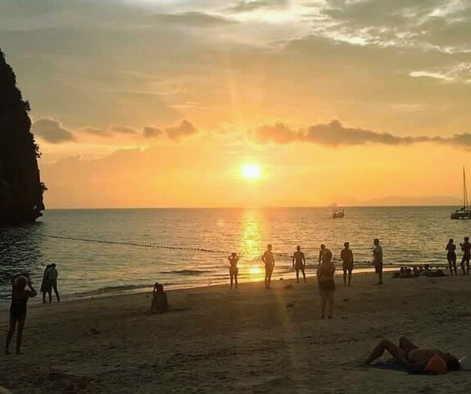 tour-listing-details-slide