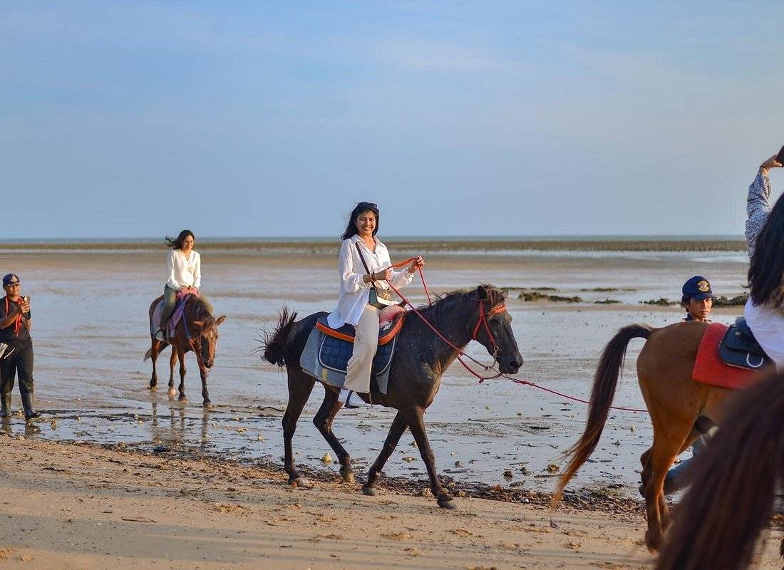 tour-listing-details-slide