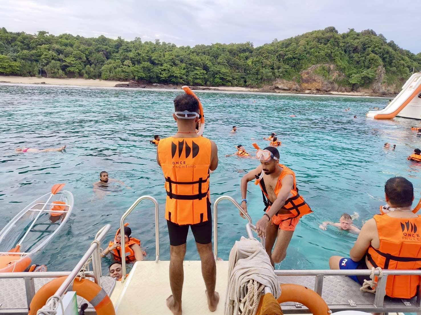 tour-listing-details-slide